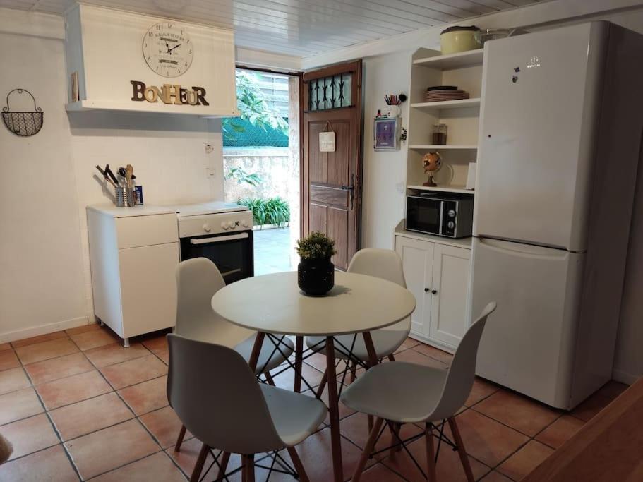 Appartement En Rez De Jardin Et Terrasse Ds Villa 히에레 외부 사진