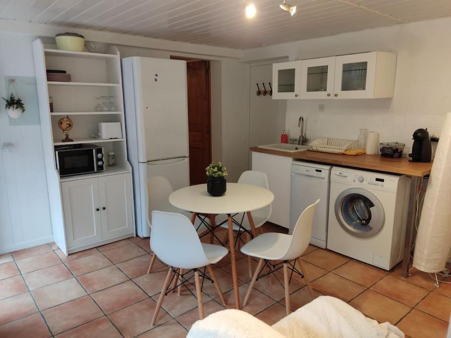 Appartement En Rez De Jardin Et Terrasse Ds Villa 히에레 외부 사진