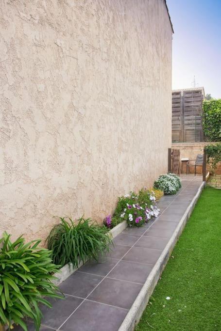 Appartement En Rez De Jardin Et Terrasse Ds Villa 히에레 외부 사진