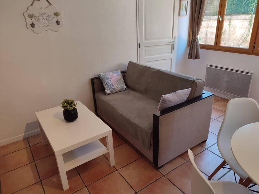 Appartement En Rez De Jardin Et Terrasse Ds Villa 히에레 외부 사진